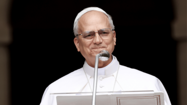 Em Castel Gandolfo, Papa pede que fiéis rezem pela paz