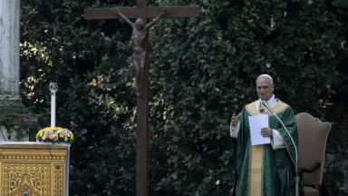 Papa reza pela conversão de quem ignora o cuidado com a casa comum