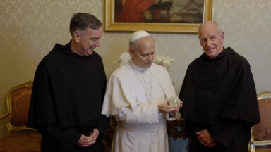 Papa Leão XIV recebe Medalha de Santo Agostinho