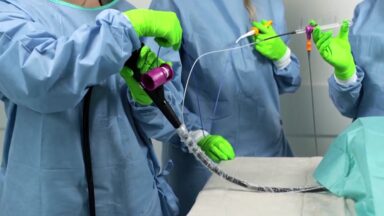 Hospital faz procedimento inédito em tratamento para o câncer de intestino