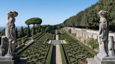 Papa volta a Castel Gandolfo para inaugurar