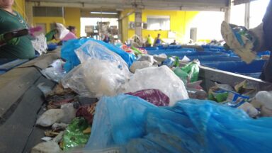 Repórter Canção Nova destaca a reciclagem e a sustentabilidade