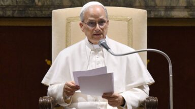 Papa a políticos: com coragem, colocar em prática a doutrina de Jesus