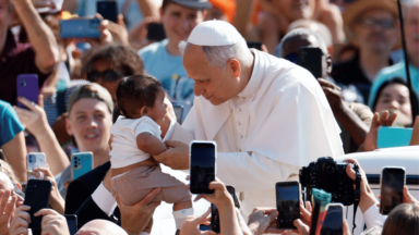 Papa: celebrar a Eucaristia não só no altar, mas também na vida cotidiana