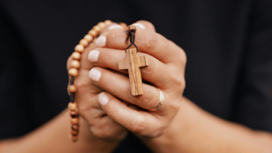 Rosário reflete principais elementos da fé cristã, afirma frade dominicano