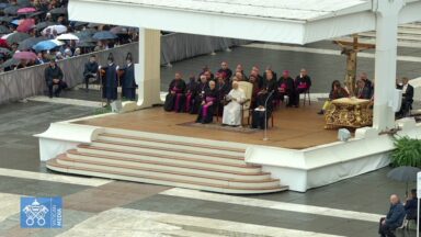 Na Catequese, Papa faz reflexão sobre a morte de Jesus na cruz