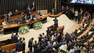 Deputados intensificam articulação para aprovação de anistia