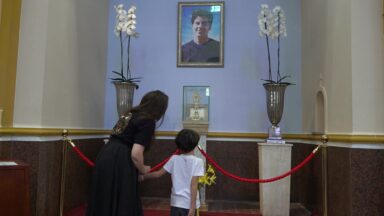 Em MG, mãe e filho encontram em Carlo Acutis exemplo de esperança