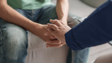 Atenção a sinais é fundamental para prevenir suicídio, afirma psicóloga