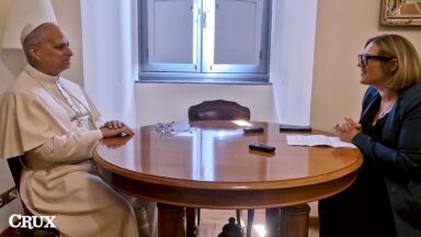 Papa concede 1ª entrevista e garante continuidade ao legado de Francisco