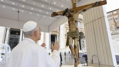 Papa pede oração e ações em prol das crianças vítimas das guerras