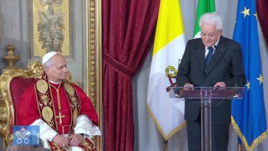 Papa Leão XIV faz visita oficial ao presidente da Itália