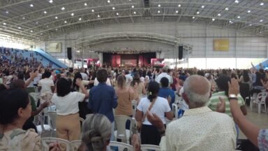 Peregrinos participam do Acampamento de Cura e Libertação