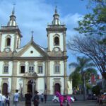 Conheça a Basílica Histórica de Aparecida, um ponto de peregrinação