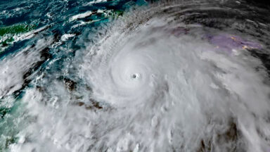 Imagens mostram força de destruição do furacão Melissa