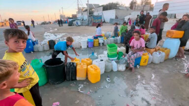 Palestinos deslocados refletem sobre dois anos de guerra com Israel
