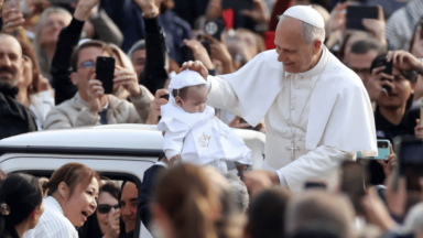 Papa: Cristo é quem sacia o nosso coração, não poderes e posses