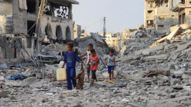 Papa envia cinco mil antibióticos para as crianças de Gaza