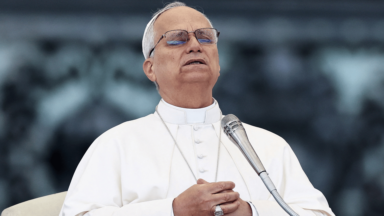 Guerra ainda fere a Europa, rezemos pela paz, pede Papa