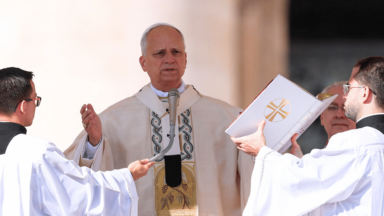 Papa confia à intercessão dos novos santos a paz mundial