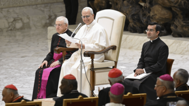 Papa: não parem em metas passageiras, Deus é a recompensa eterna
