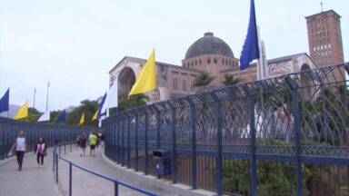 Passarela da Fé: símbolo da devoção dos romeiros de Aparecida