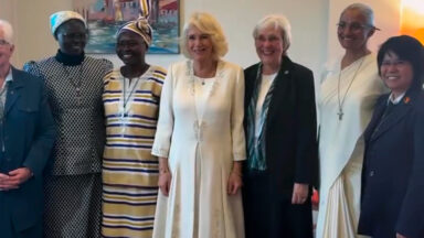 Rainha Camilla encontra-se com União das Superiores Gerais (UISG)