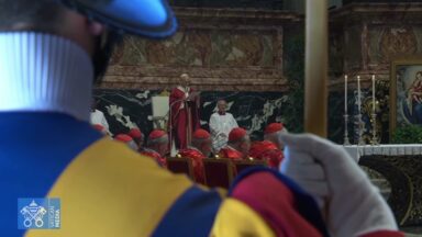 Papa reza pela alma de cardeais e bispos falecidos no ano