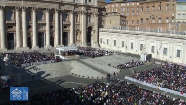 Quarenta mil fiéis participam da Catequese com Papa