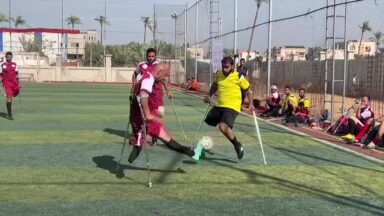 Acompanhe uma partida de futebol que exige mais que disposição e força