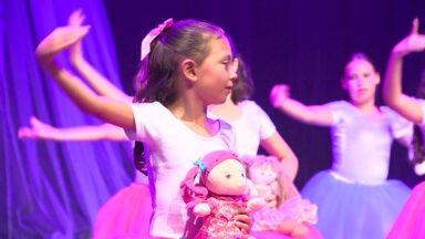 Apresentação de ballet encerra ano de projeto social da Canção Nova