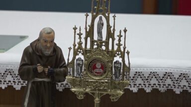 Relíquia de São Padre Pio visita paróquia em São Paulo