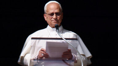 Papa no Angelus: lembrar os mortos traz esperança para o futuro