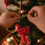 Mais que enfeites, decoração de Natal é convite à esperança, diz padre