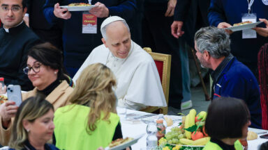 Durante almoço, Papa pede cuidado com os mais necessitados
