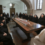 Papa visita monjas agostinianas em Montefalco: “grande familiaridade”