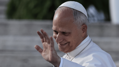 Papa alerta contra tentação de trocar relações reais por conexões virtuais