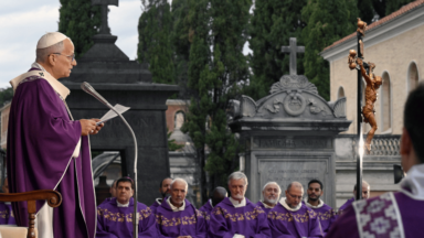 “A caridade vence a morte”, salienta Papa em homilia
