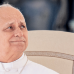 Papa: somente ouvindo a Deus que se aprende a ouvir uns aos outros