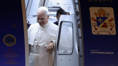 Após compromissos em Ancara, Papa Leão XIV chega a Istambul