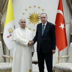 Em encontro privado, Papa presenteia presidente da Turquia