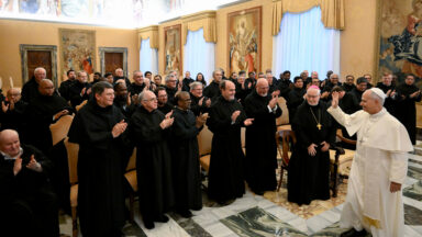 Papa aos Servos de Maria: sejam sinais de paz no mundo