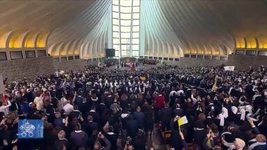 Papa Leão XIV encontra jovens libaneses e fala sobre esperança e futuro