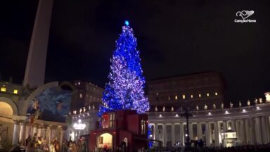 Representantes civis e religiosos celebram o Natal na Praça São Pedro