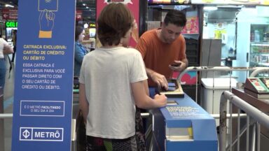 Em SP, passageiros do Metrô já podem usar cartão de crédito ou débito