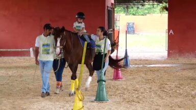 Representantes da Canção Nova visitam Centro de Equoterapia