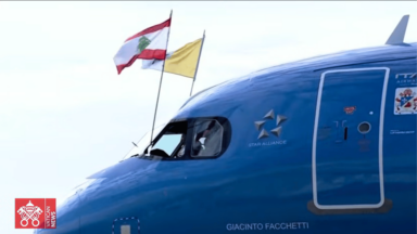 Papa chega a Roma após sua primeira viagem internacional