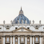 Basílica de São Pedro, no Vaticano, símbolo da fé cristã e sede da Igreja Católica
