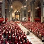 Foto mostra os participantes do Concílio Vaticano II, realizado entre 1962 e 1965, em Roma, reunidos em uma das sessões