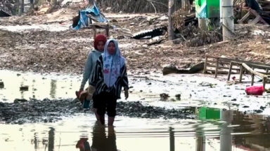 Após enchentes e deslizamentos, Indonésia recebe ajuda e suprimentos